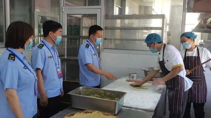 在购买散装蜜饯果干时，可以通过以下方法辨别品质：